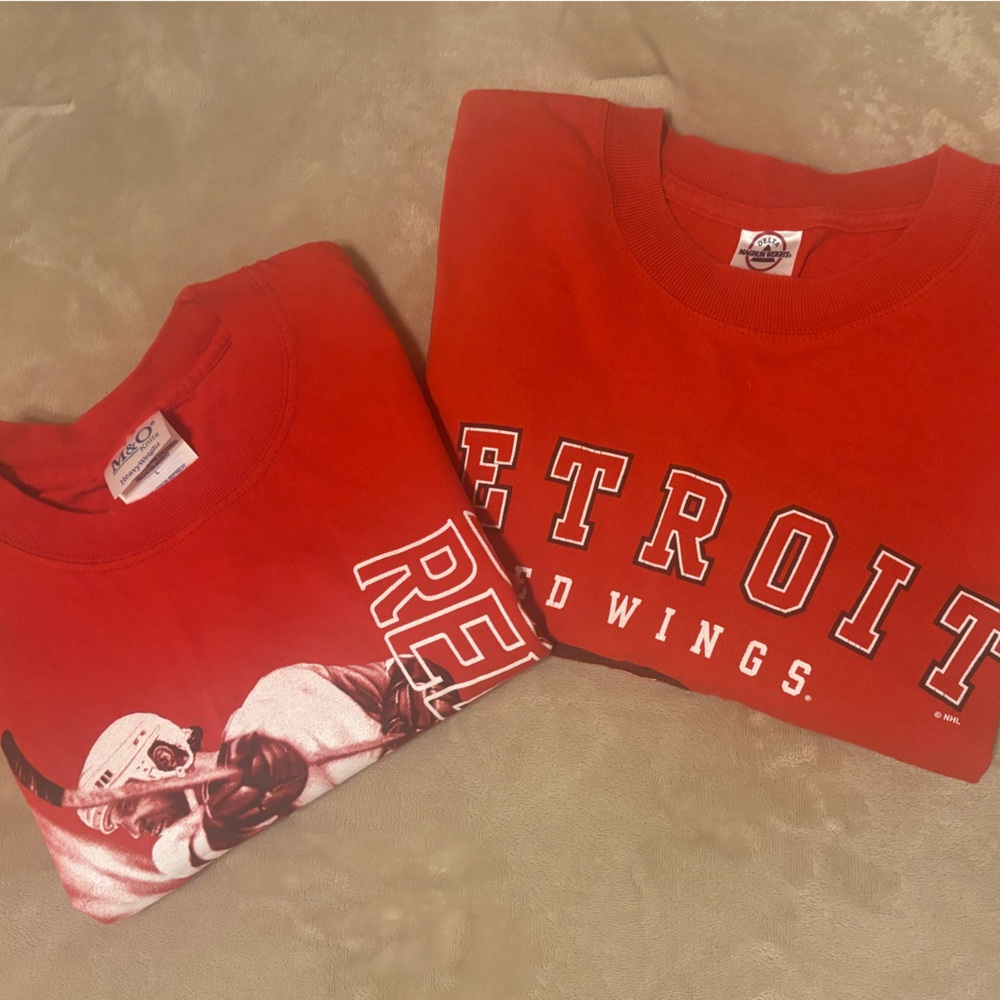 Detroit Red Wings Large Lot Of 2 short and long sleeve